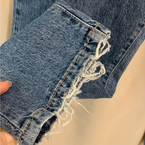 Garage Mom jeans with distressed hems - Picture 6 of 10